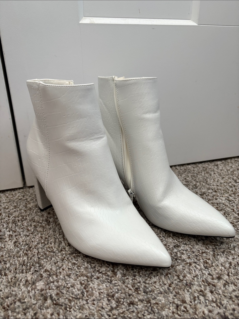 Dream Pairs White Croc-Effect Pointed Toe Ankle Booties